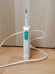 Braun Oral B - elektrický kartáček,nabíjecí stanice - 2