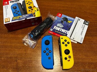 Nintendo Switch Joy-Con Pair Fortnite Edition modrý/žlutý - 2