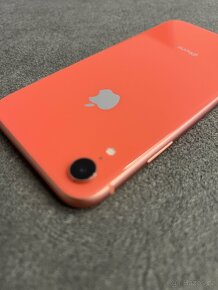 iPhone XR 64GB coral, 12 měsíců záruka - 2