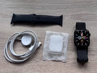 Apple Watch Series 8 45mm Černé Midnight- krásný stav - 2