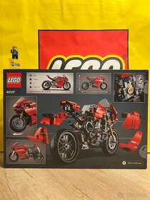 LEGO 42107 Ducati Panigale V4 R - 2