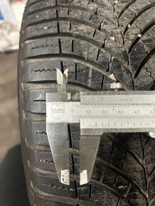 2x zimní pneu 205/55 r16 goodyear dot1020 - 2