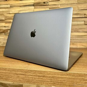 MacBook Pro 15¨ Touch Bar, i7, 2017, 16GB RAM, 512GB ZARUKA - 2