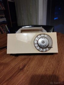 Retro telefon v pěkném stavu - 2