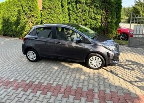 Toyota Yaris 1,0 VVT-i 1 Majitel serviska benzín - 2