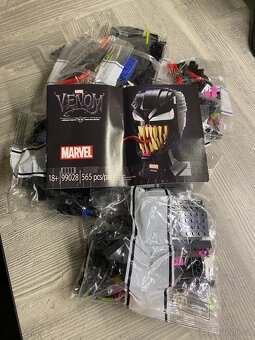 NOVÉ Venom Marvel - 565ks kostek - 2