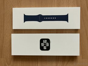 Apple Watch SE 2024 GPS + Cellular 40mm pouzdro ze stříbrnéh - 2