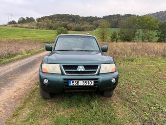 Mitsubishi Pajero V60 - 2