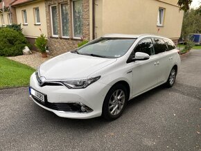 Toyota Auris 1.8i HYBRID, model 2019, naj.78xxx km - 2