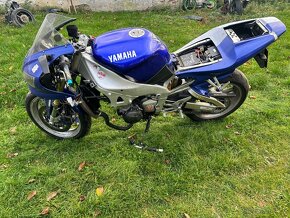 Rozprodam Yamaha R1 98-99 na nahradni dily. - 2