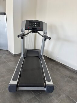 Life Fitness 95Ti - profi běžecký pás - 2