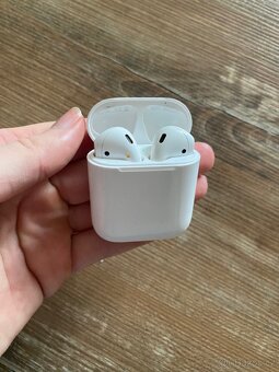 AirPods 1.generace - 2