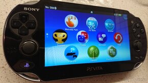 PS Vita + 2 hry + příslušenství - 2