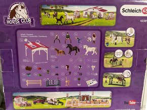 Schleich - 42389 (Jezdecká škola s jezdci a koňmi) - 2