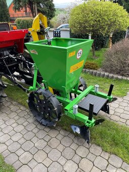 Sazec brambor za malotraktor - 2