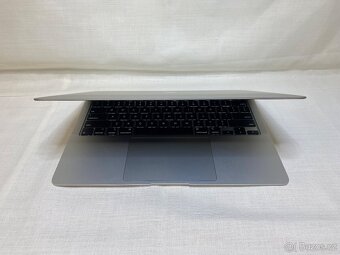 13 APPLE MacBook Air M1 8jádro Silver ZÁRUKA 6-24měsíců - 2