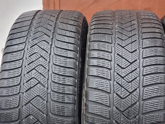 Zimní Pirelli 235/45/18 - 2