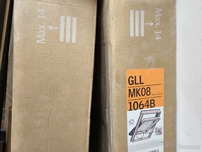 Nerozbalene stresni okno a lemovani Velux GLL 1064B MK08
 - 2