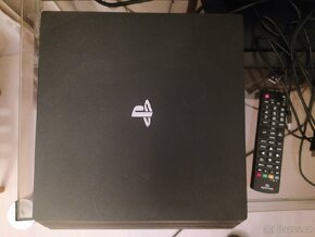 Ps4pro +4 hry + tv - 2