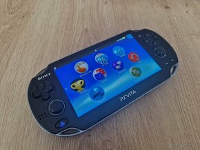 PlayStation Vita, PS VITA OLED PCH-1004 zachovalá - 2
