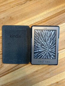 Čtečka knih Amazon Kindle 4th. gen 2GB stříbrná - 2