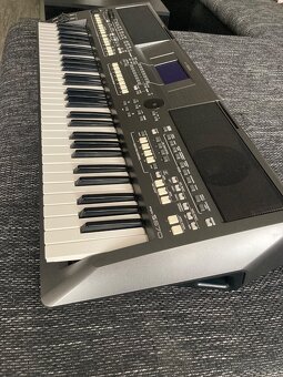 Prodám Yamaha psr s670 - 2