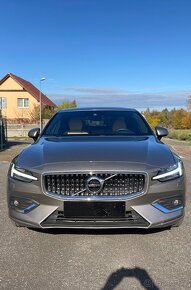 Volvo S60 B5 AWD 8AT inscription 8/2021 v záruce - 2