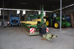 Přesný secí stroj John deere 1750 - 2