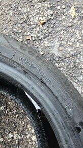 Prodám 2x zimní pneu Good&Year 225/50 R17 - 2