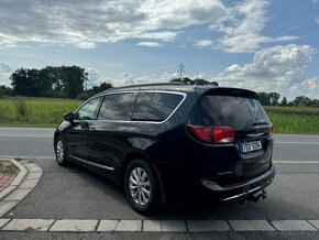 Chrysler Pacifica 3,6 L V6 Tour L 2017 - 2