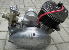 starý závodní motor jawa čz kývačka pérák 476 soutěžní scott - 2