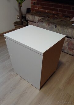 Noční stolek ikea malm - 2