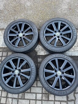 ORIGINÁL Alu Volkswagen R17, 5x112-TOP STAV, LETNÍ - 2