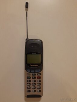 Mobilní telefon Panasonic z roku 1999 - 2