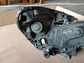 Volvo V60 xenony poškozené  - 2