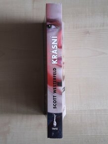 Krásní: Scott Westerfeld - 2