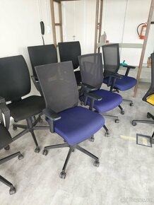 Kancelářská židle černá, modrá, žlutá - otočné - 2