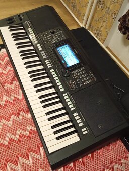 Yamaha PSR s775 - 2