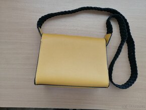 Žlutá kabelka - 2