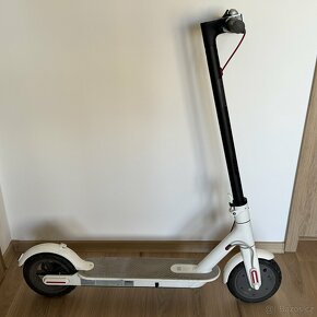 Koloběžka Xiaomi Mi Scooter 2 (M365), bílá, 2x pneu - 2