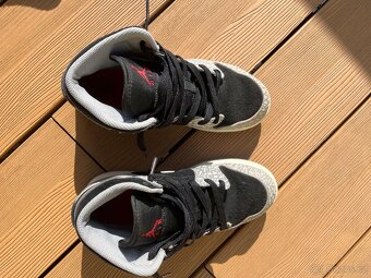 šedé Nike Jordan 1 - 2