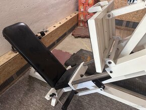 Posilovací stroj - Legpress - 2