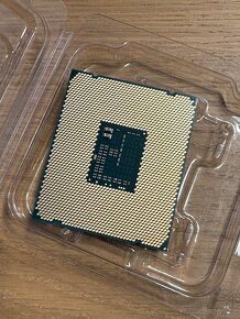 Intel Core i7-5960X Extreme Edition @ 3.00 GHz (LGA 2011-3) - 2