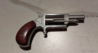 Revolver North American Arms NAA 22Mag - 2