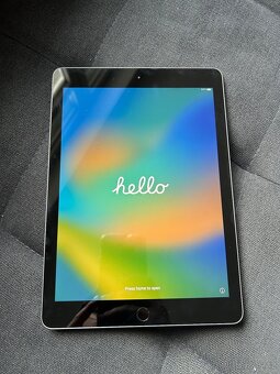 iPad 6. generace 9.7 palců - 2