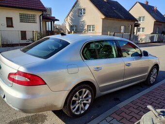 Škoda Superb xenony - 2