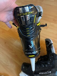 Brusle BAUER S22 SUPREME M4 SKATE-INT - 2