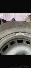 Zimní pneu 225/60 R16, včetně plech. disků. - 2