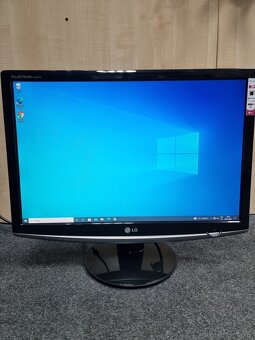 LCD Monitor LG W2252TQ-PF 22” 16:9, 1680x1050, VGA a DVI-D - 2