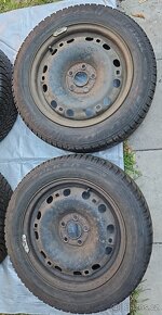 zimní pneu 185/60 R15 obuto na originálních VW discích - 2